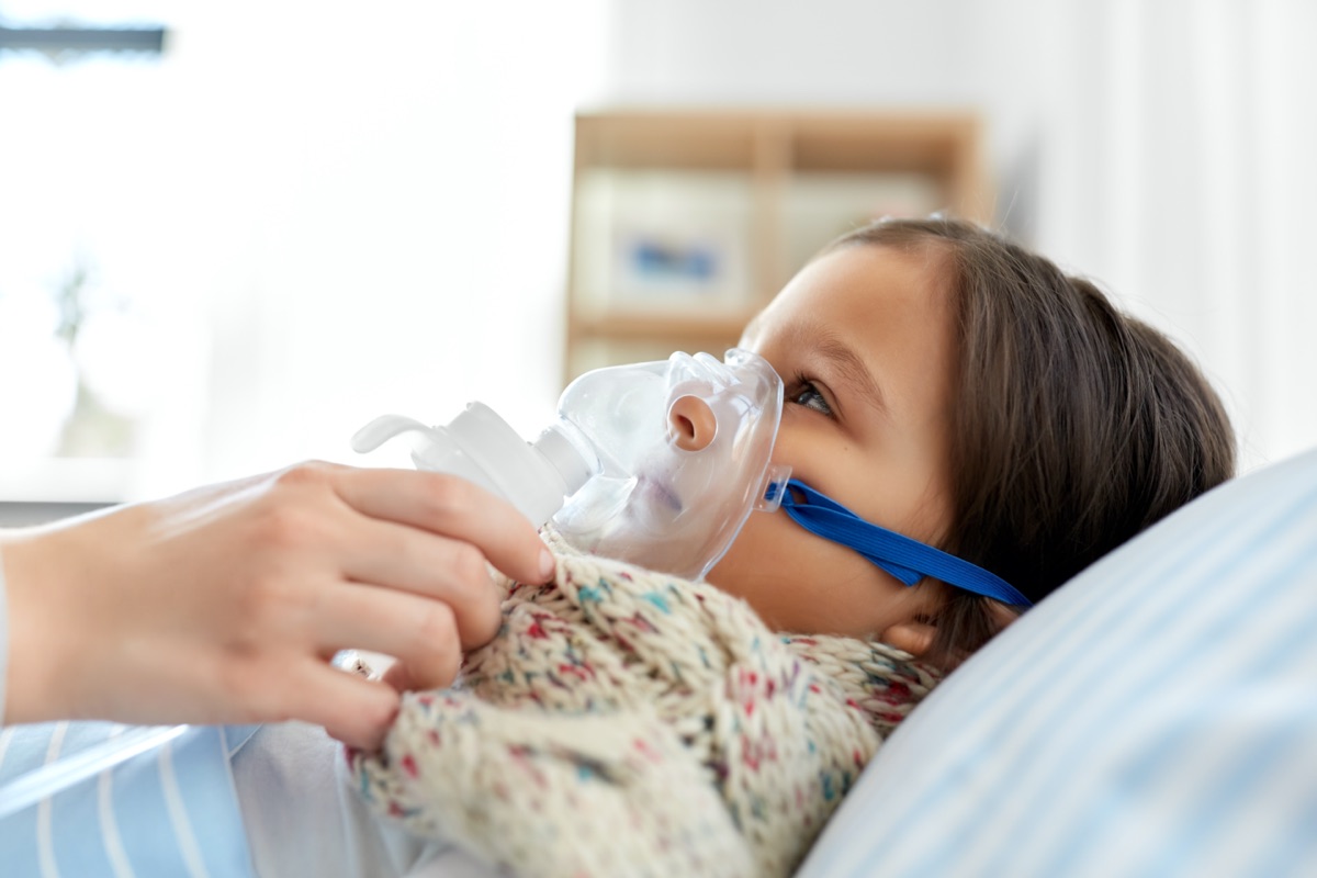 Four panels child with breathing mask